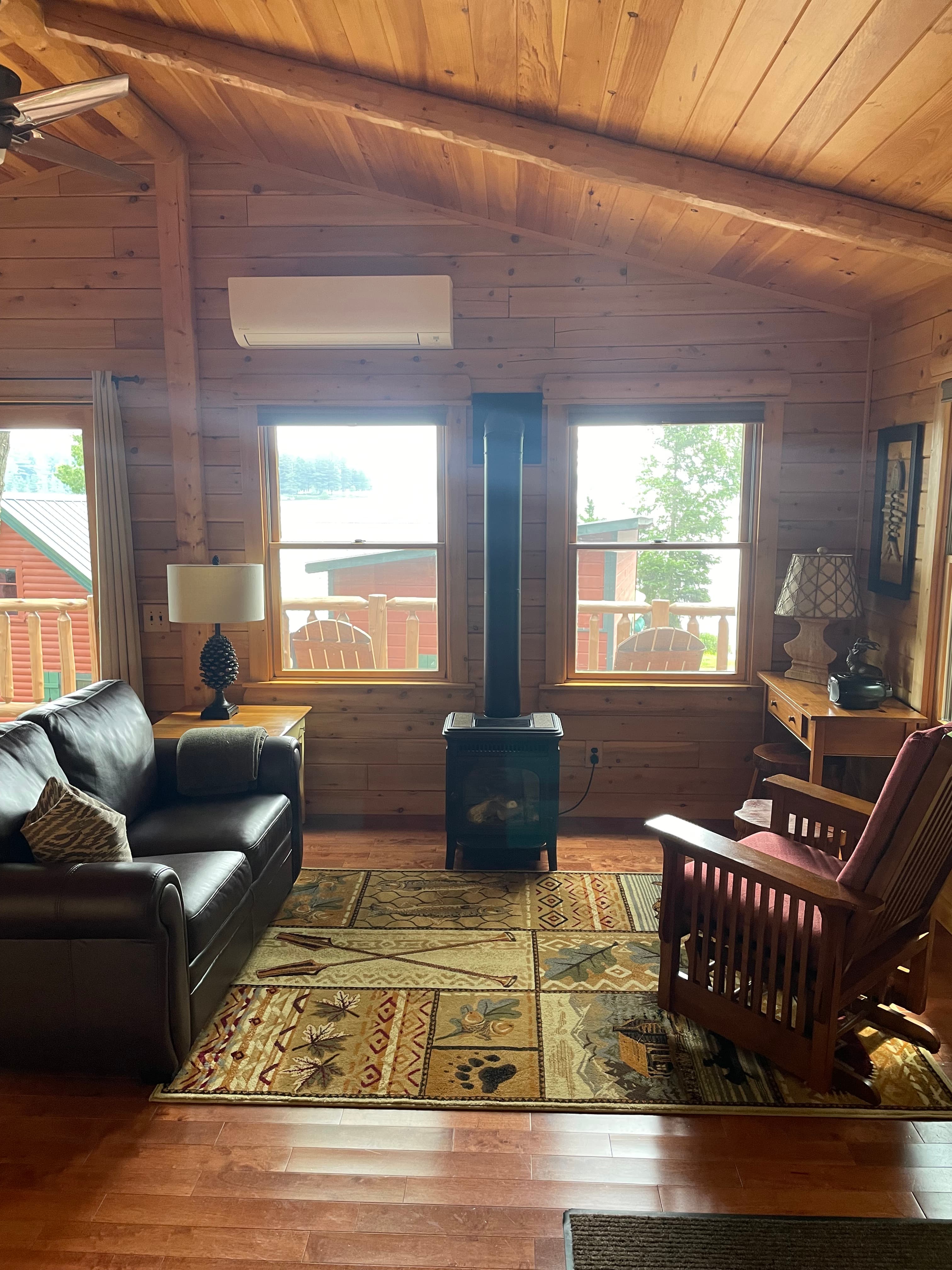 cabin-146-interior-02