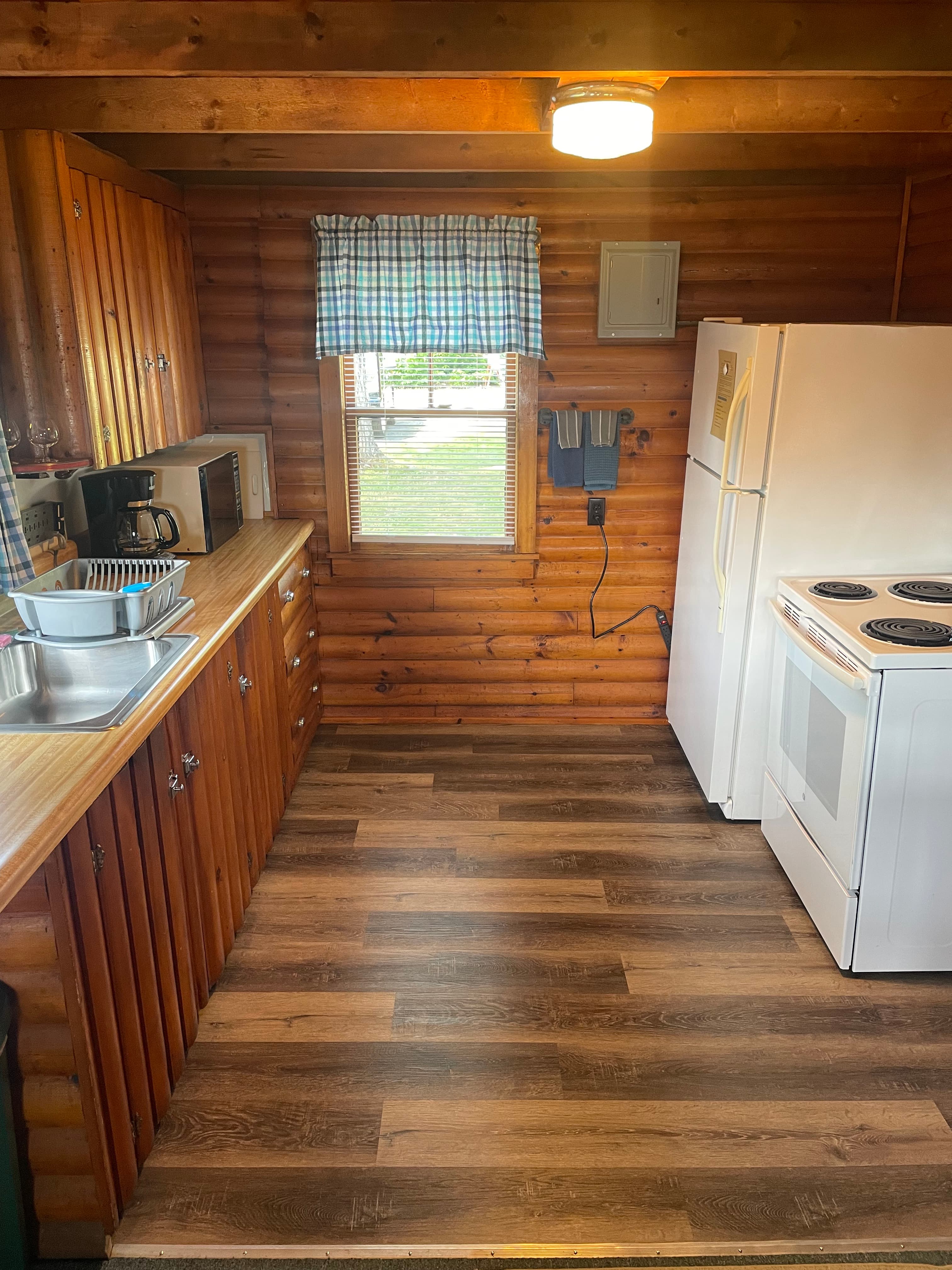 cabin 2 kitchen